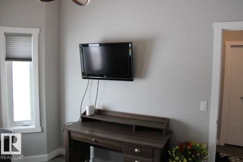 Detailed view of wood finished floors and baseboards - 22 6519 46 Street, Wetaskiwin, AB - Indoor