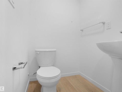 530 Uplands Drive, Edmonton, AB - Indoor Photo Showing Bathroom