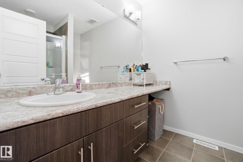 529 Crystallina Nera Drive, Edmonton, AB - Indoor Photo Showing Bathroom