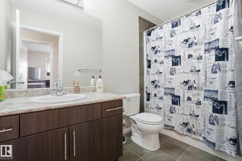 529 Crystallina Nera Drive, Edmonton, AB - Indoor Photo Showing Bathroom