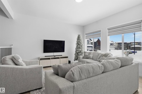 3888 Chrustawka Place, Edmonton, AB - Indoor Photo Showing Living Room