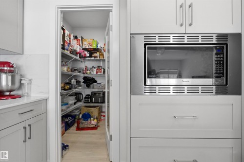 3888 Chrustawka Place, Edmonton, AB - Indoor