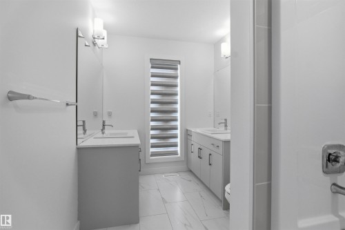 3888 Chrustawka Place, Edmonton, AB - Indoor Photo Showing Bathroom