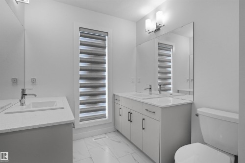 3888 Chrustawka Place, Edmonton, AB - Indoor Photo Showing Bathroom