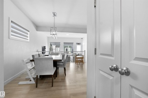 3888 Chrustawka Place, Edmonton, AB - Indoor Photo Showing Dining Room