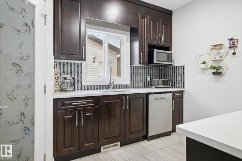 1005 Mcconachie Boulevard, Edmonton, AB - Indoor Photo Showing Kitchen