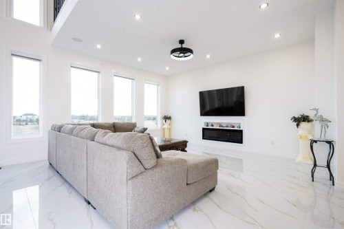 50452 Rge Rd 245, Rural Leduc County, AB - Indoor Photo Showing Living Room