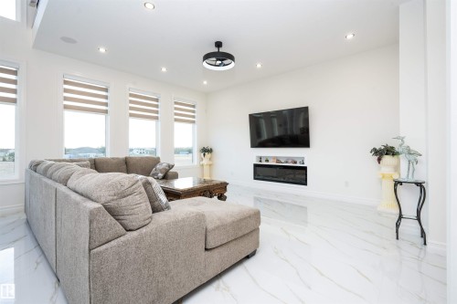50452 Rge Rd 245, Rural Leduc County, AB - Indoor Photo Showing Living Room