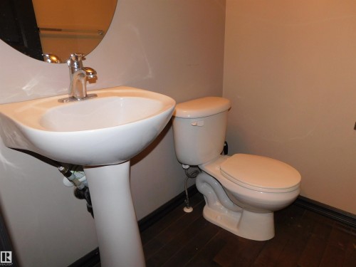 1239 Mckinney Crest, Edmonton, AB - Indoor Photo Showing Bathroom