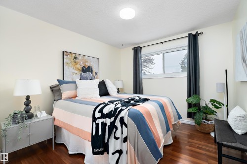 3207 107 Avenue, Edmonton, AB - Indoor Photo Showing Bedroom