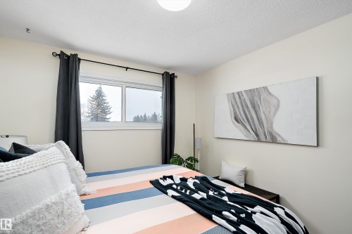 3207 107 Avenue, Edmonton, AB - Indoor Photo Showing Bedroom