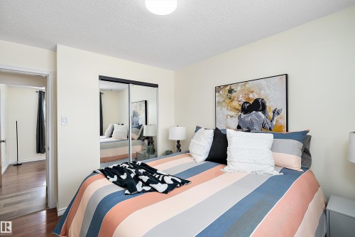 3207 107 Avenue, Edmonton, AB - Indoor Photo Showing Bedroom
