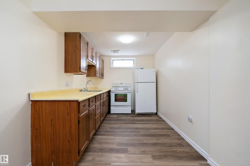 3207 107 Avenue, Edmonton, AB - Indoor Photo Showing Kitchen