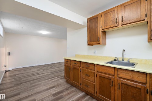 3207 107 Avenue, Edmonton, AB - Indoor