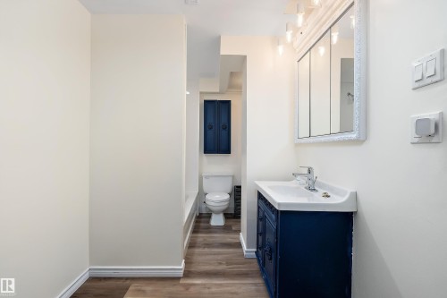 3207 107 Avenue, Edmonton, AB - Indoor Photo Showing Bathroom