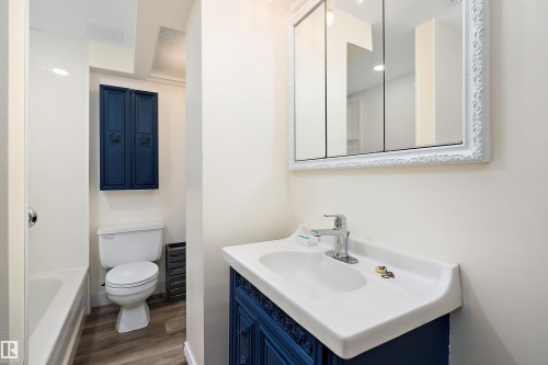3207 107 Avenue, Edmonton, AB - Indoor Photo Showing Bathroom