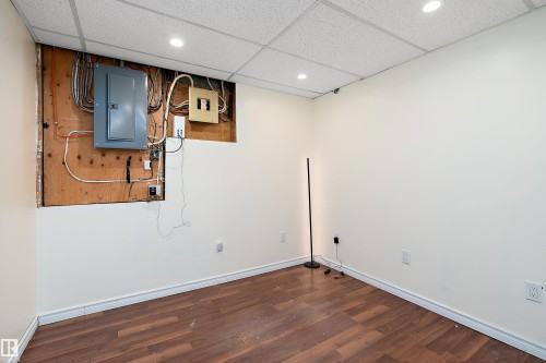 3207 107 Avenue, Edmonton, AB - Indoor Photo Showing Other Room