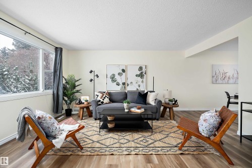 3207 107 Avenue, Edmonton, AB - Indoor Photo Showing Living Room