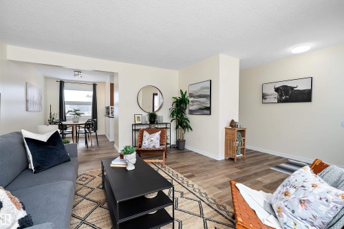 3207 107 Avenue, Edmonton, AB - Indoor Photo Showing Living Room