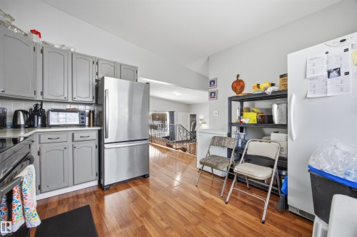 7918 121 Avenue, Edmonton, AB - Indoor Photo Showing Kitchen