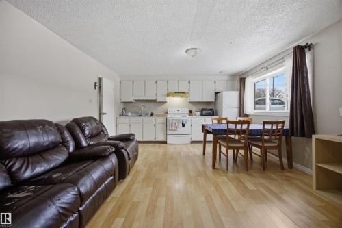 Self Contained Lower Level. - 7918 121 Avenue, Edmonton, AB - Indoor