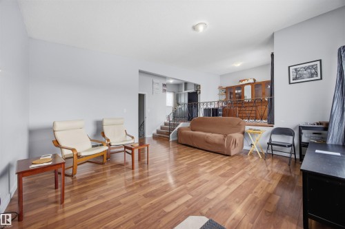 7918 121 Avenue, Edmonton, AB - Indoor Photo Showing Living Room