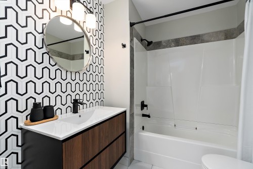 9239 Ottewell Road, Edmonton, AB - Indoor Photo Showing Bathroom