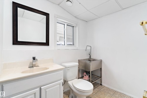 1511 104 Street, Edmonton, AB - Indoor Photo Showing Bathroom