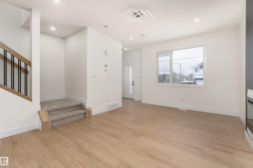 3103 Magpie Way, Edmonton, AB - Indoor Photo Showing Other Room