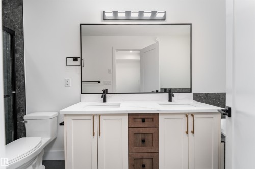3103 Magpie Way, Edmonton, AB - Indoor Photo Showing Bathroom