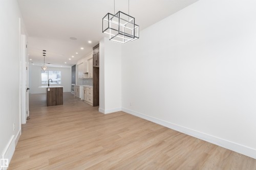 3103 Magpie Way, Edmonton, AB - Indoor Photo Showing Other Room