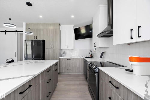 #621 55101 Ste. Anne Trail, Rural Lac Ste. Anne County, AB - Indoor Photo Showing Kitchen