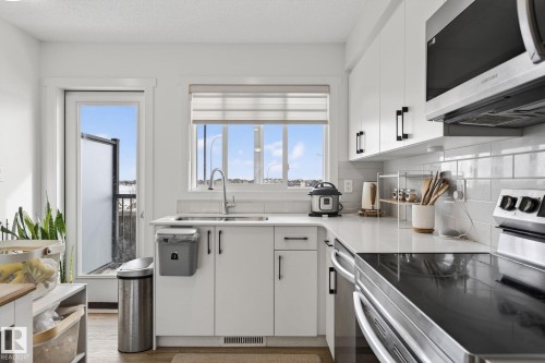 46 850 Secord Boulevard, Edmonton, AB - Indoor Photo Showing Kitchen With Double Sink With Upgraded Kitchen