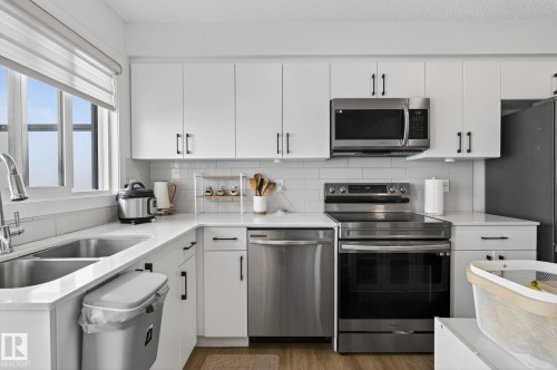 46 850 Secord Boulevard, Edmonton, AB - Indoor Photo Showing Kitchen With Double Sink