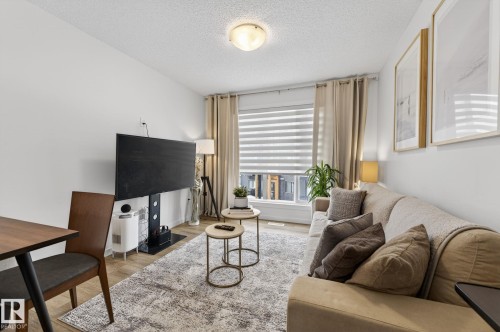 46 850 Secord Boulevard, Edmonton, AB - Indoor Photo Showing Living Room