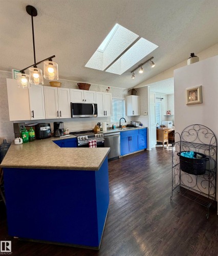 1 Jutland Crescent, Stony Plain, AB - Indoor Photo Showing Kitchen