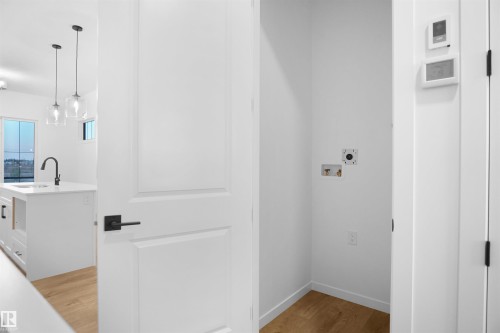 7515 Observer Lane, Edmonton, AB - Indoor