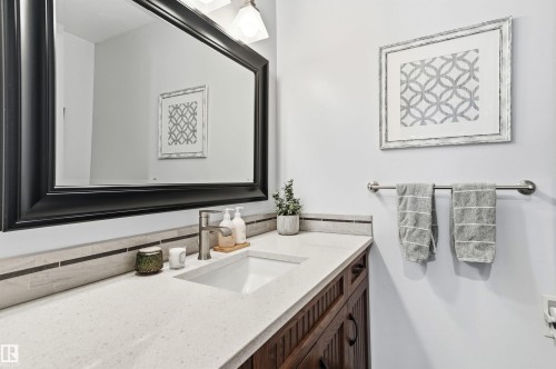 Bathroom featuring vanity - 326 O'Connor Close, Edmonton, AB - Indoor Photo Showing Bathroom