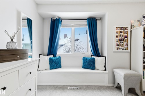 Sitting room featuring light colored carpet - 326 O'Connor Close, Edmonton, AB - Indoor