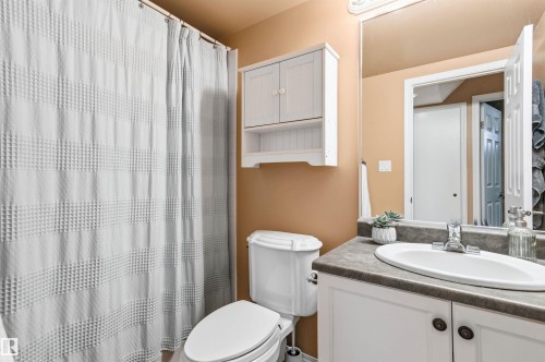 Full bath with vanity and curtained shower - 326 O'Connor Close, Edmonton, AB - Indoor Photo Showing Bathroom