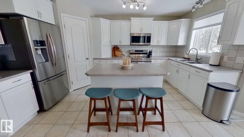 24 Pipestone Drive, Devon, AB - Indoor Photo Showing Kitchen With Upgraded Kitchen