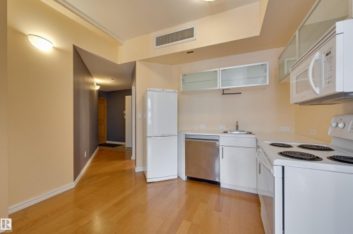 902 10134 100 Street, Edmonton, AB - Indoor Photo Showing Kitchen