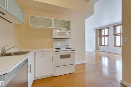 902 10134 100 Street, Edmonton, AB - Indoor Photo Showing Kitchen