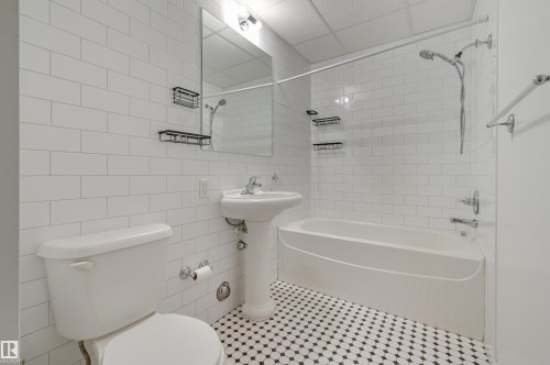 902 10134 100 Street, Edmonton, AB - Indoor Photo Showing Bathroom