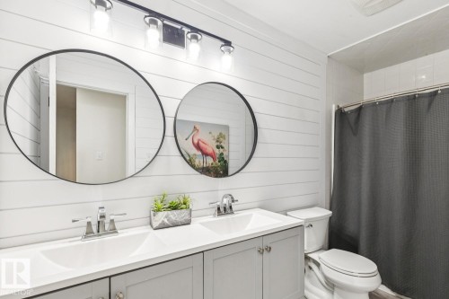 3021 105A Street, Edmonton, AB - Indoor Photo Showing Bathroom