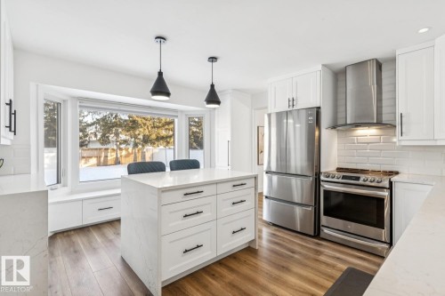 3021 105A Street, Edmonton, AB - Indoor Photo Showing Kitchen With Upgraded Kitchen