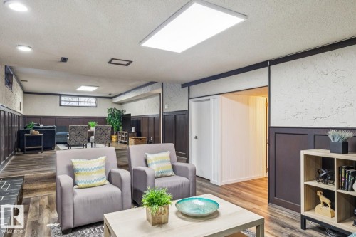 3021 105A Street, Edmonton, AB - Indoor