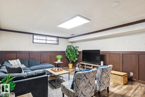 3021 105A Street, Edmonton, AB - Indoor