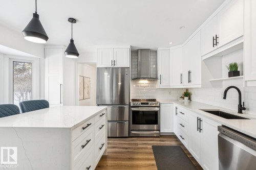 3021 105A Street, Edmonton, AB - Indoor Photo Showing Kitchen With Upgraded Kitchen