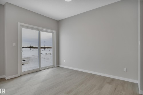 Spare room with baseboards and light wood-style flooring - 5657 Hawthorn Way, Edmonton, AB - Indoor Photo Showing Other Room